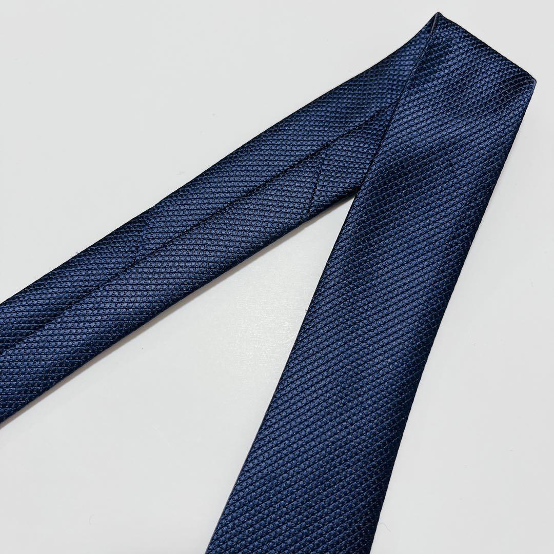 美品 フェンディ ネクタイ ハイブランド ソリッドタイ 無地 光沢 希少 紺色