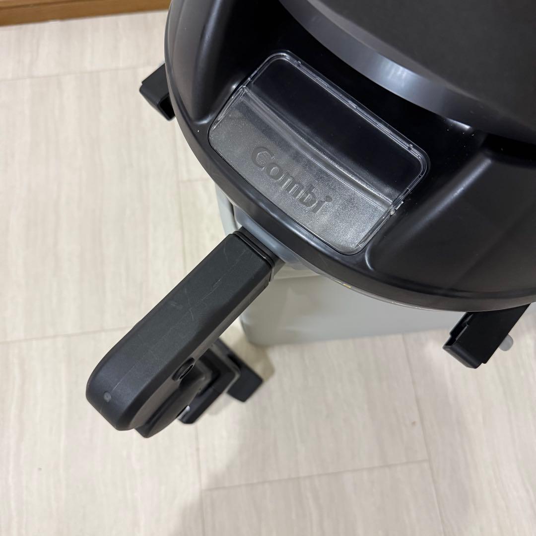 極美品【限定色】Combi クルムーヴスマートisofixエッグクッションNeo