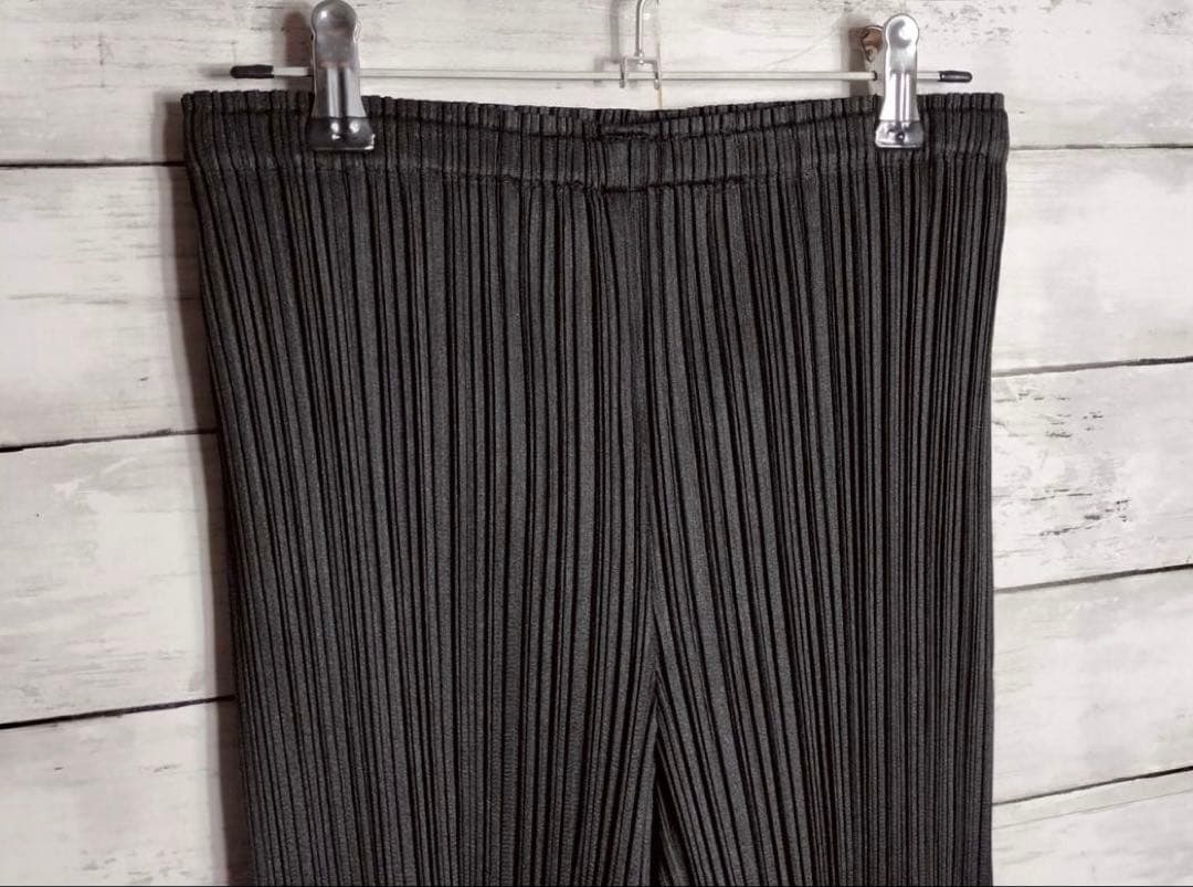 プリーツプリーズ イッセイミヤケ クロップド丈パンツ 黒 ブラック