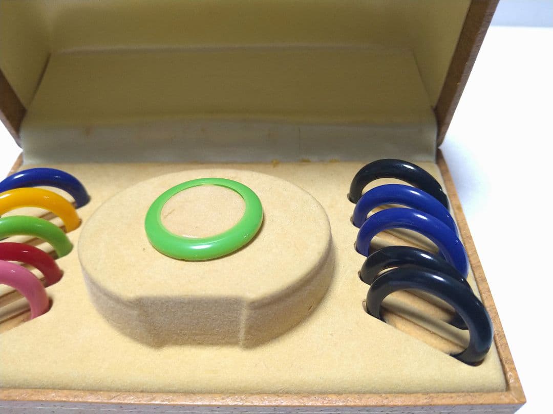 GUCCI　チェンジベゼル　12個　箱付き　同色あり