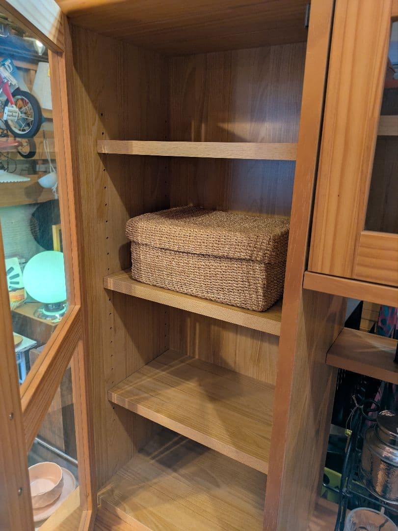 モモナチュラル 木製食器棚 ガラスドア付き タイル天板 廃盤品