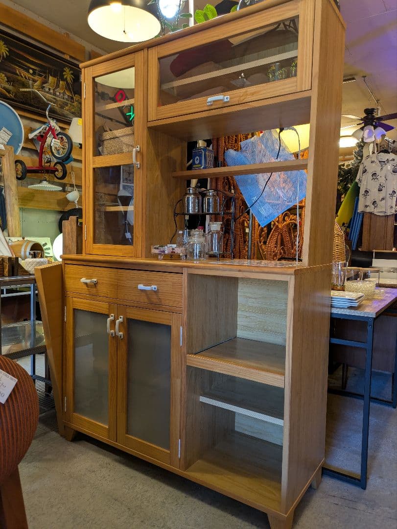 モモナチュラル 木製食器棚 ガラスドア付き タイル天板 廃盤品