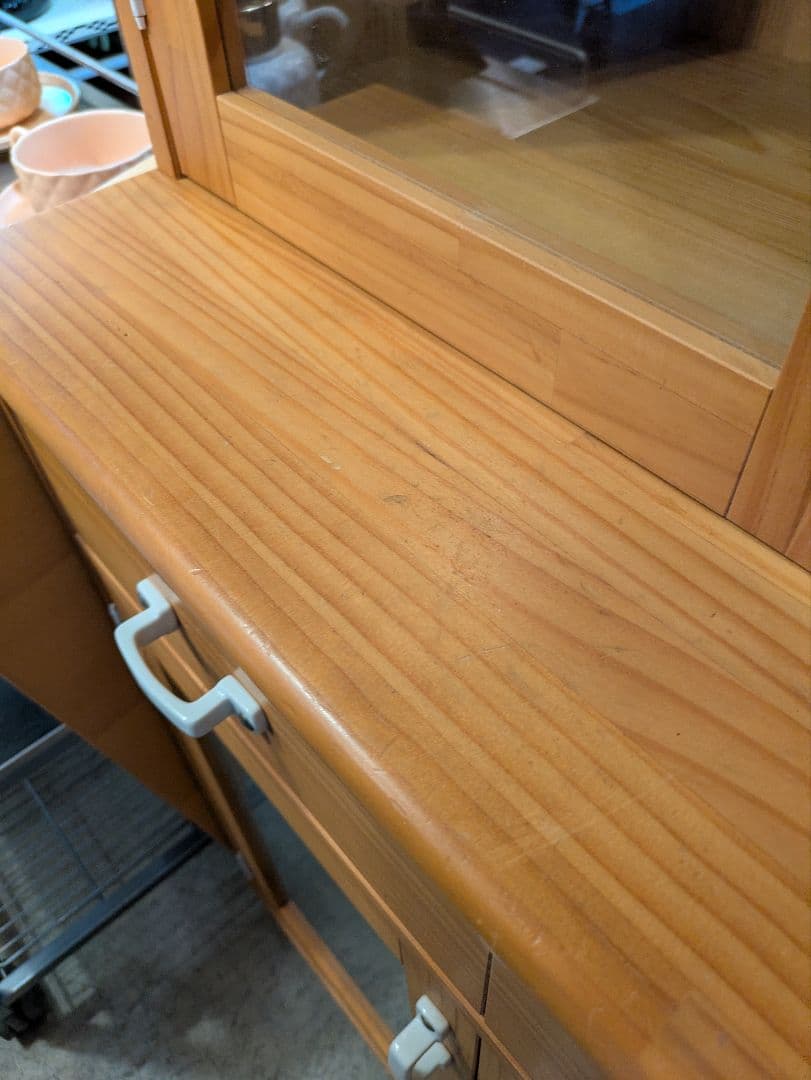 モモナチュラル 木製食器棚 ガラスドア付き タイル天板 廃盤品