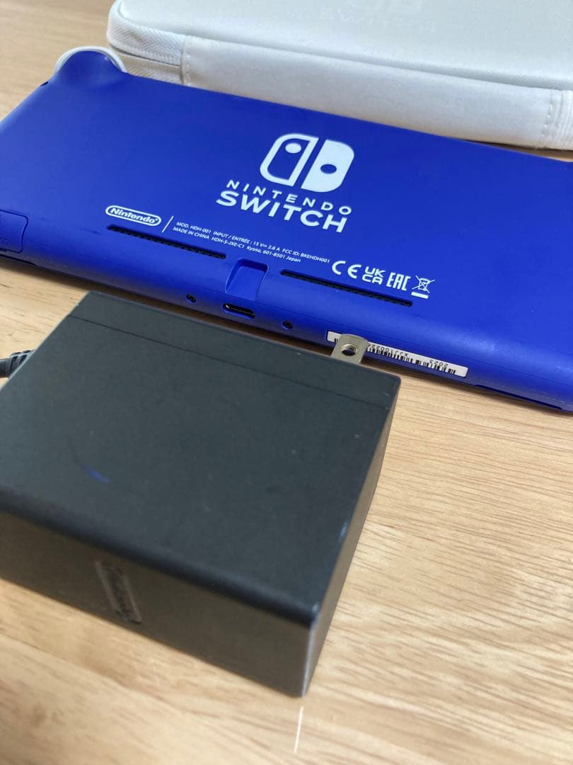 Nintendo Switch Lite Blue 専用ケース付き