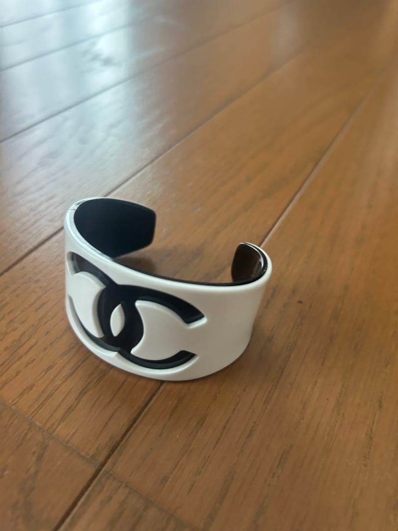 CHANEL ロゴ バングル ホワイト・ブラック