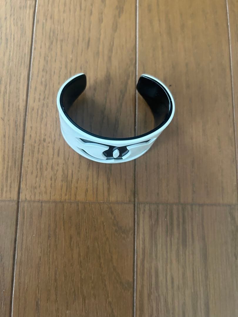 CHANEL ロゴ バングル ホワイト・ブラック