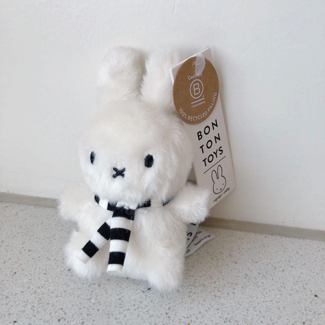 【futaba】miffy オランダ限定　サンタ　マフラー　キーホルダー