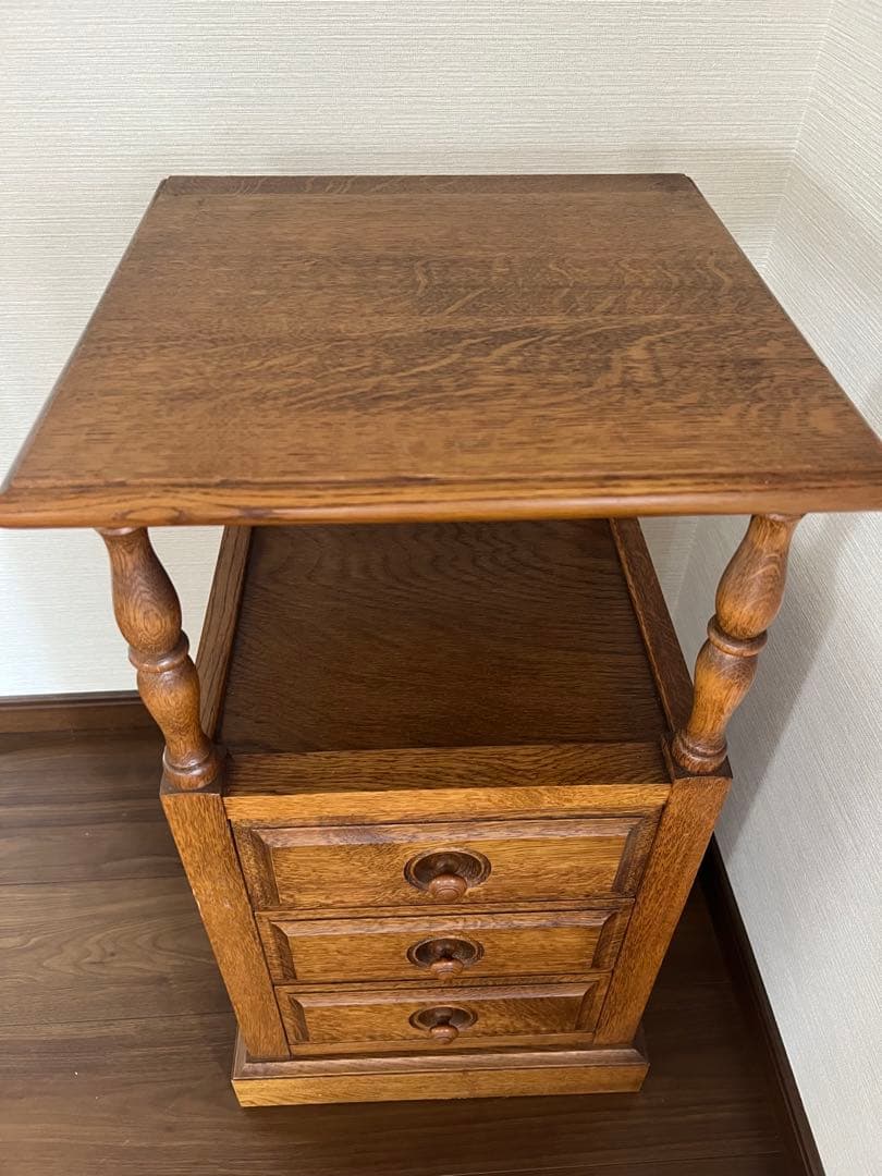 サイドテーブル