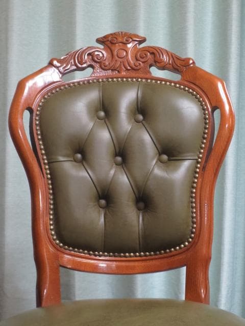 イタリア製 ロココ様式 革張り 鋲打ち 彫刻 猫脚 チェア 2脚セット