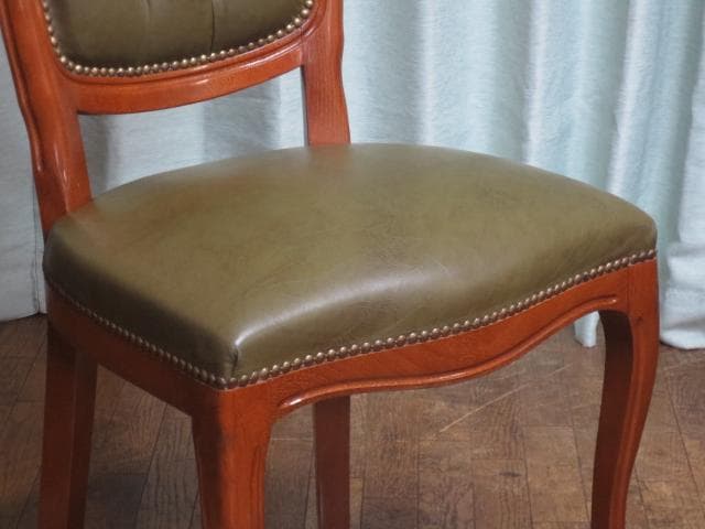 イタリア製 ロココ様式 革張り 鋲打ち 彫刻 猫脚 チェア 2脚セット