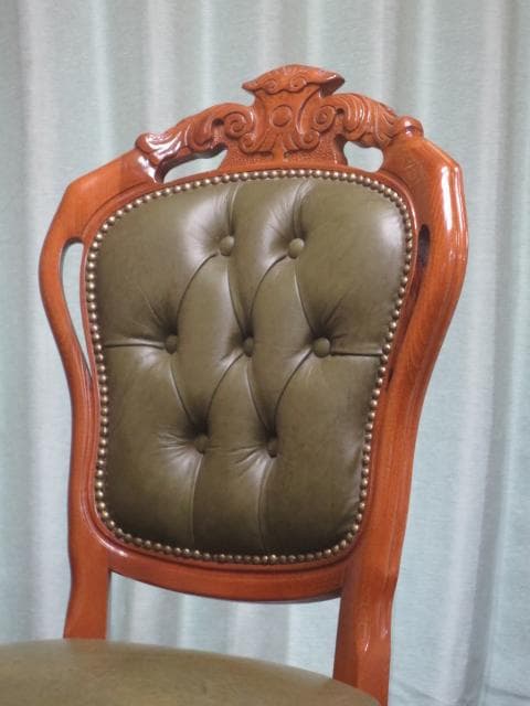 イタリア製 ロココ様式 革張り 鋲打ち 彫刻 猫脚 チェア 2脚セット