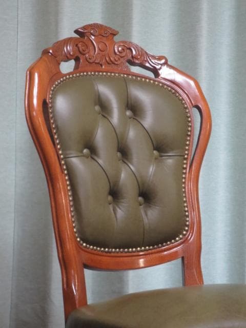 イタリア製 ロココ様式 革張り 鋲打ち 彫刻 猫脚 チェア 2脚セット