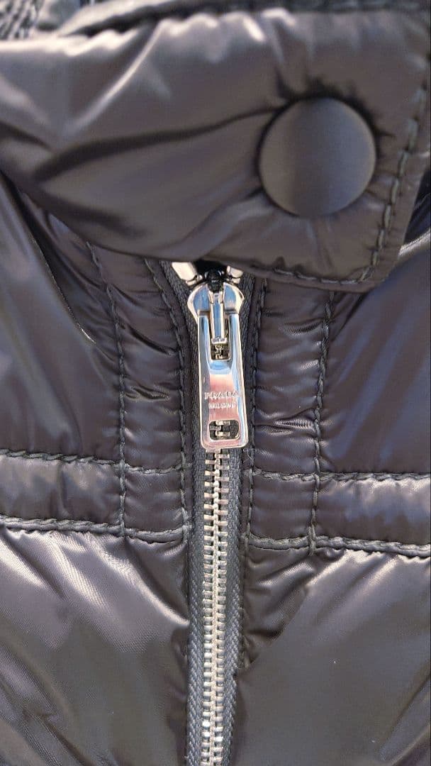 は*な様 美品 プラダ ダウンベスト 38 ブラック