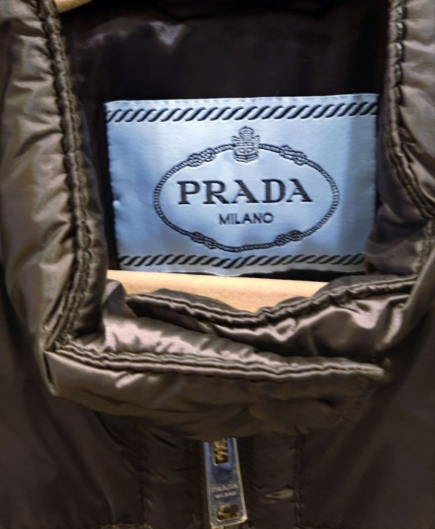 は*な様 美品 プラダ ダウンベスト 38 ブラック