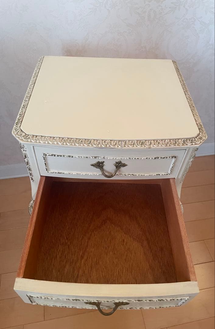 フランスアンティーク　サイドチェスト　リボンリース　ルイ16世スタイル　ロココ