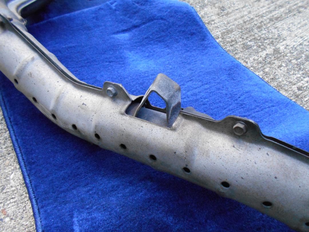 エキゾーストマニホールド 金属製