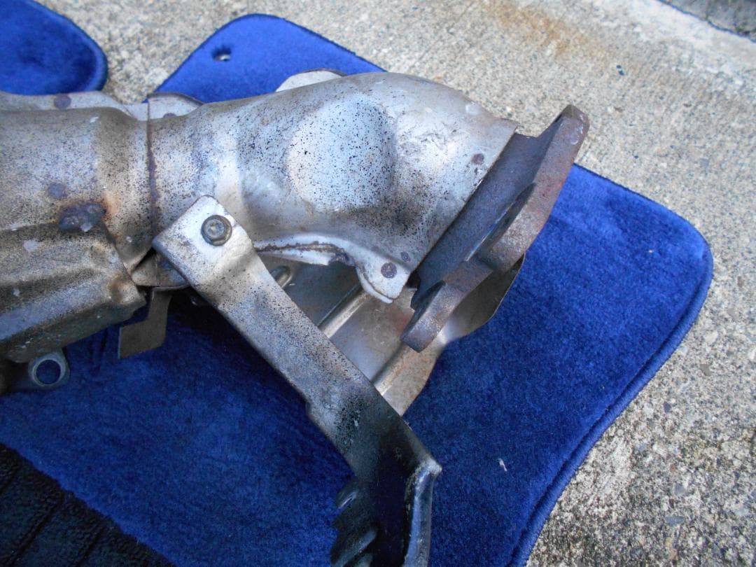 エキゾーストマニホールド 金属製