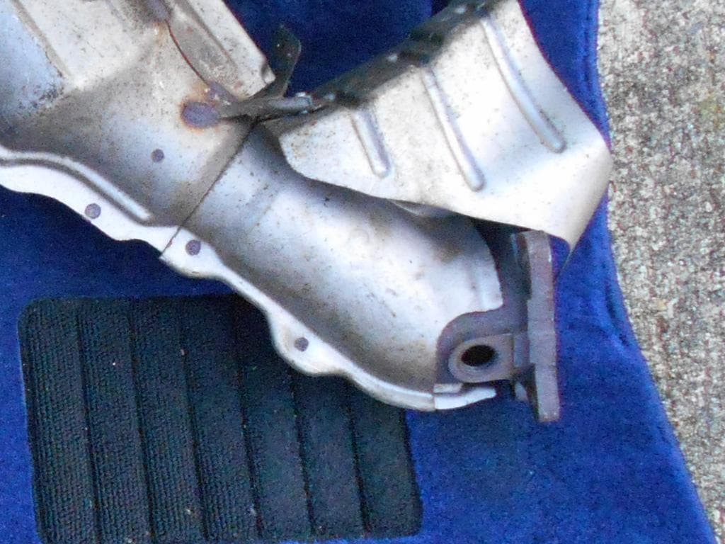 エキゾーストマニホールド 金属製