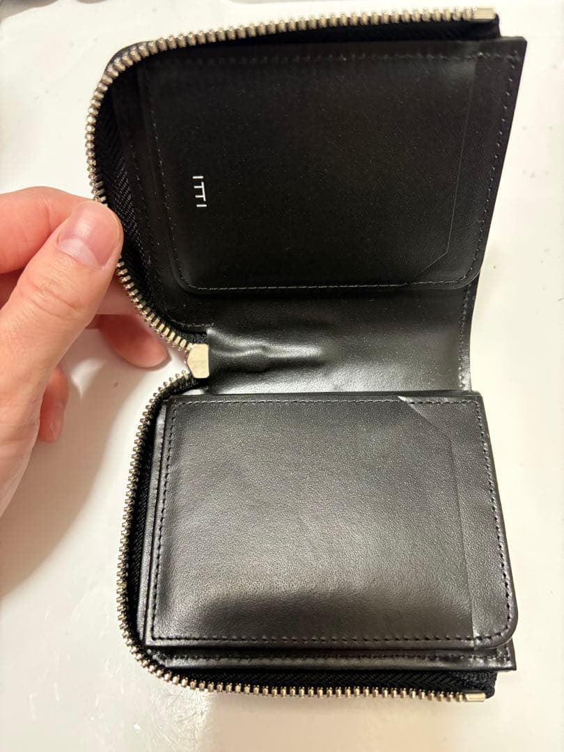 【マキー】ITTI クロコダイルブラック 二つ折り財布 箱付き