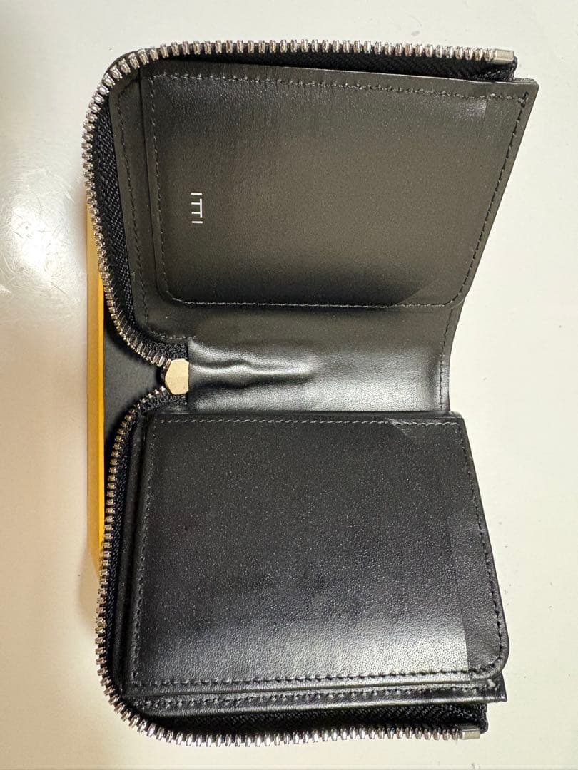 【マキー】ITTI クロコダイルブラック 二つ折り財布 箱付き