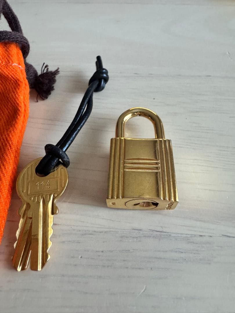 HERMESゴールドカデナパドロック南京錠鍵２本、保存袋付き