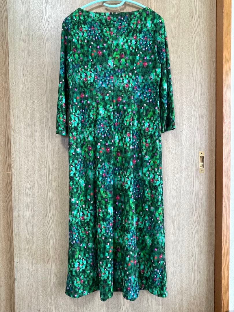 週末バーゲン❣️未使用❣️シビラ❣️グリーン❣️ブラッシュプリントワンピース❣️