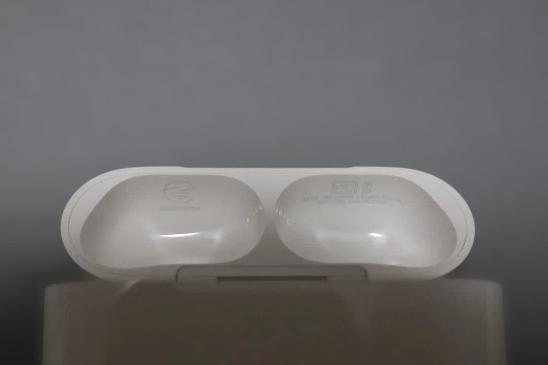 AirPods Pro 3 充電ケース付き