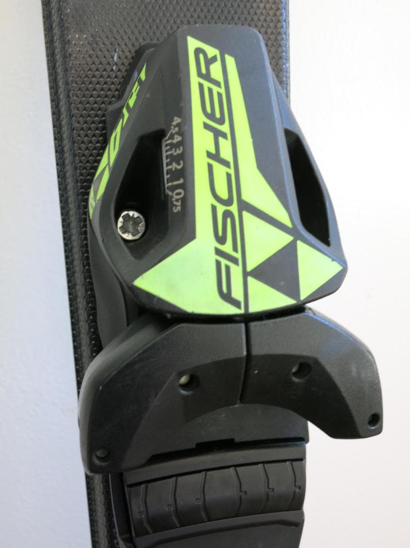 FISCHER フィッシャー RC4 ジュニアスキー板 120cm ストック付き