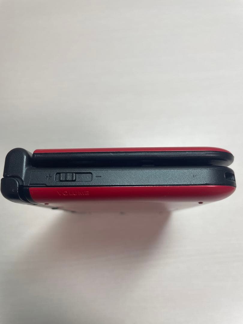 任天堂　ニンテンドー3DSLL 本体レッド×ブラック　匿名配送　カセット付き