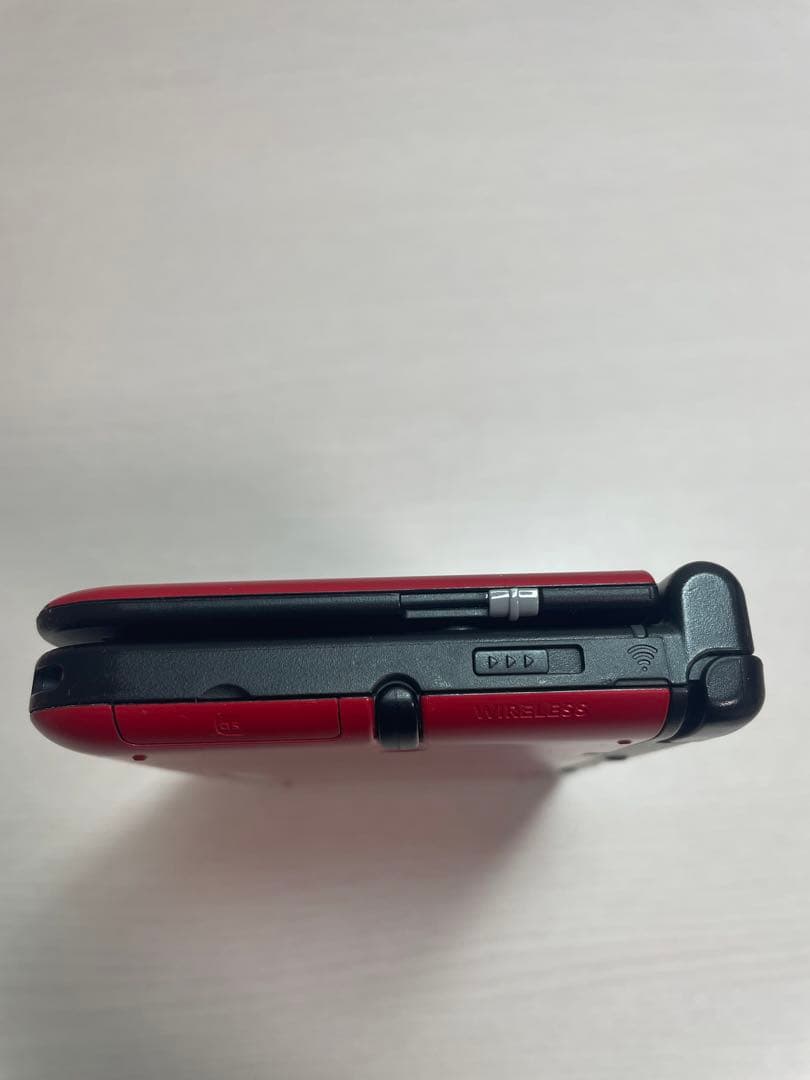 任天堂　ニンテンドー3DSLL 本体レッド×ブラック　匿名配送　カセット付き