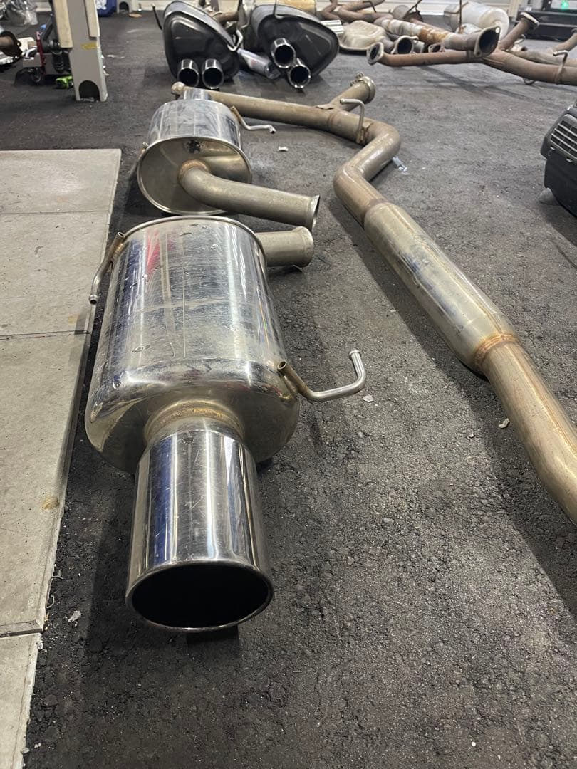し*や様 スバル　レガシィ　BL5？　BP5？フジツボ　マフラー