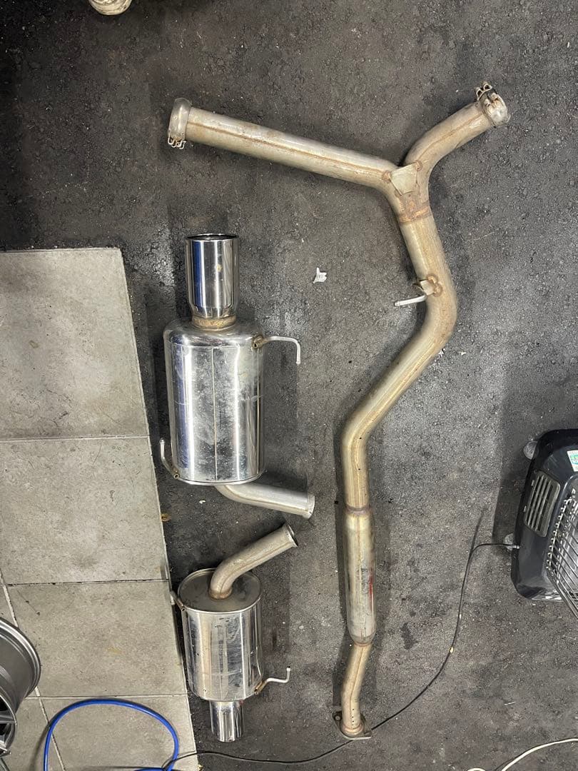 し*や様 スバル　レガシィ　BL5？　BP5？フジツボ　マフラー
