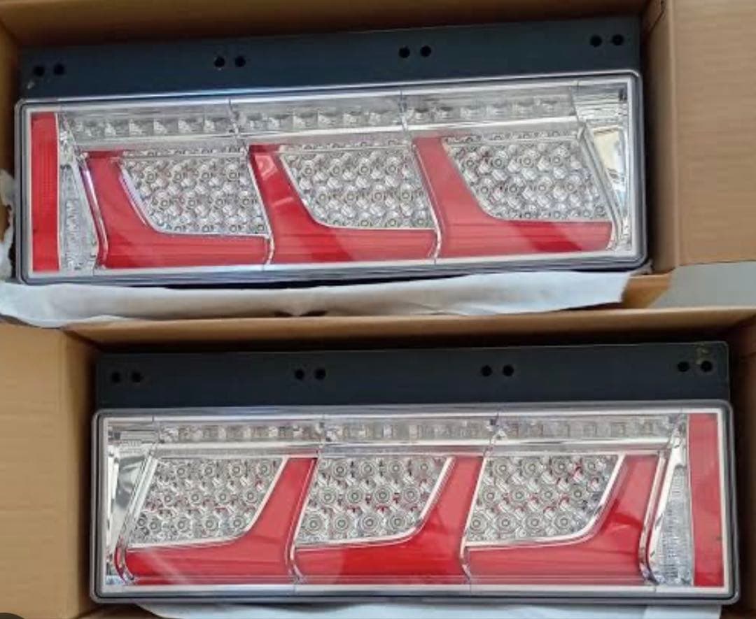 小糸製LEDテールランプ3連 左右2個セット ノーマルターン