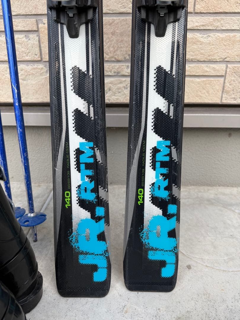 VOLKL ジュニアカービングスキー板140cmブーツ25cmポール100cm