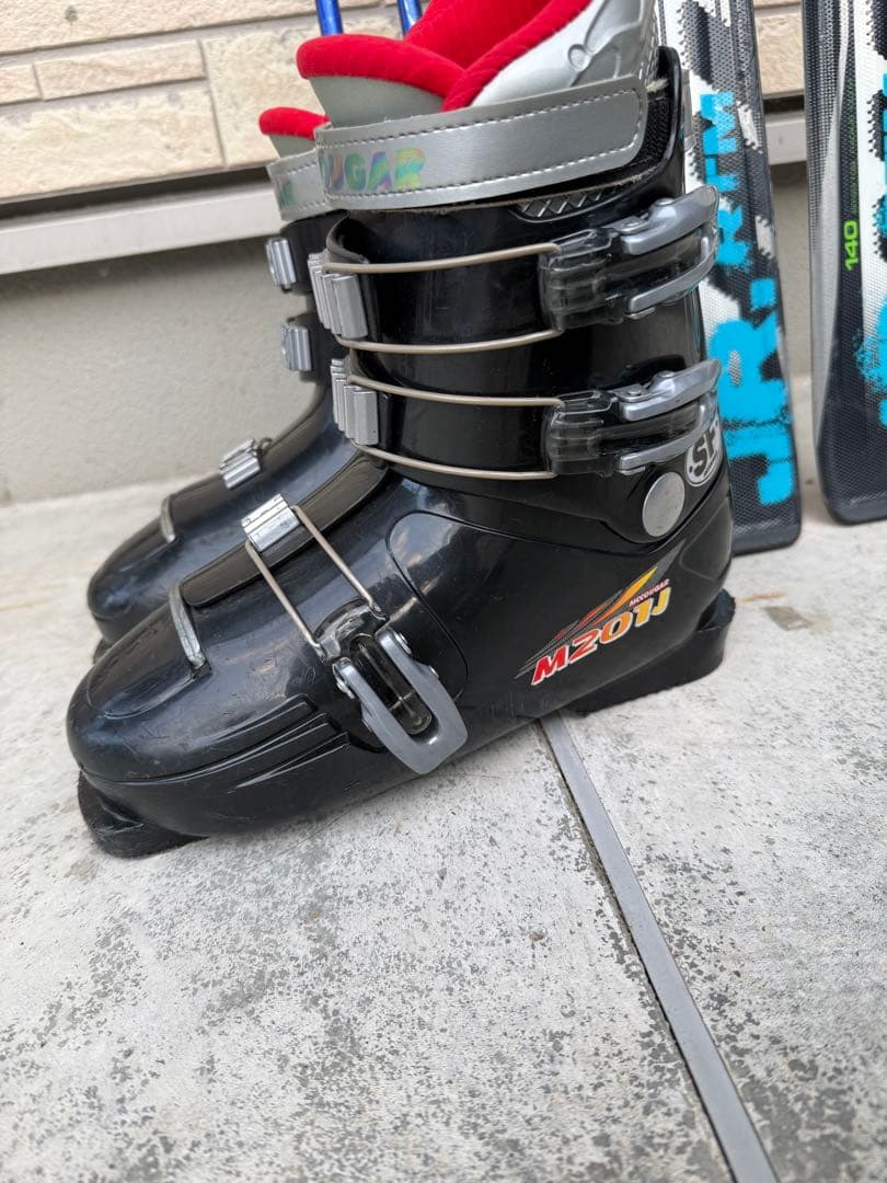 VOLKL ジュニアカービングスキー板140cmブーツ25cmポール100cm