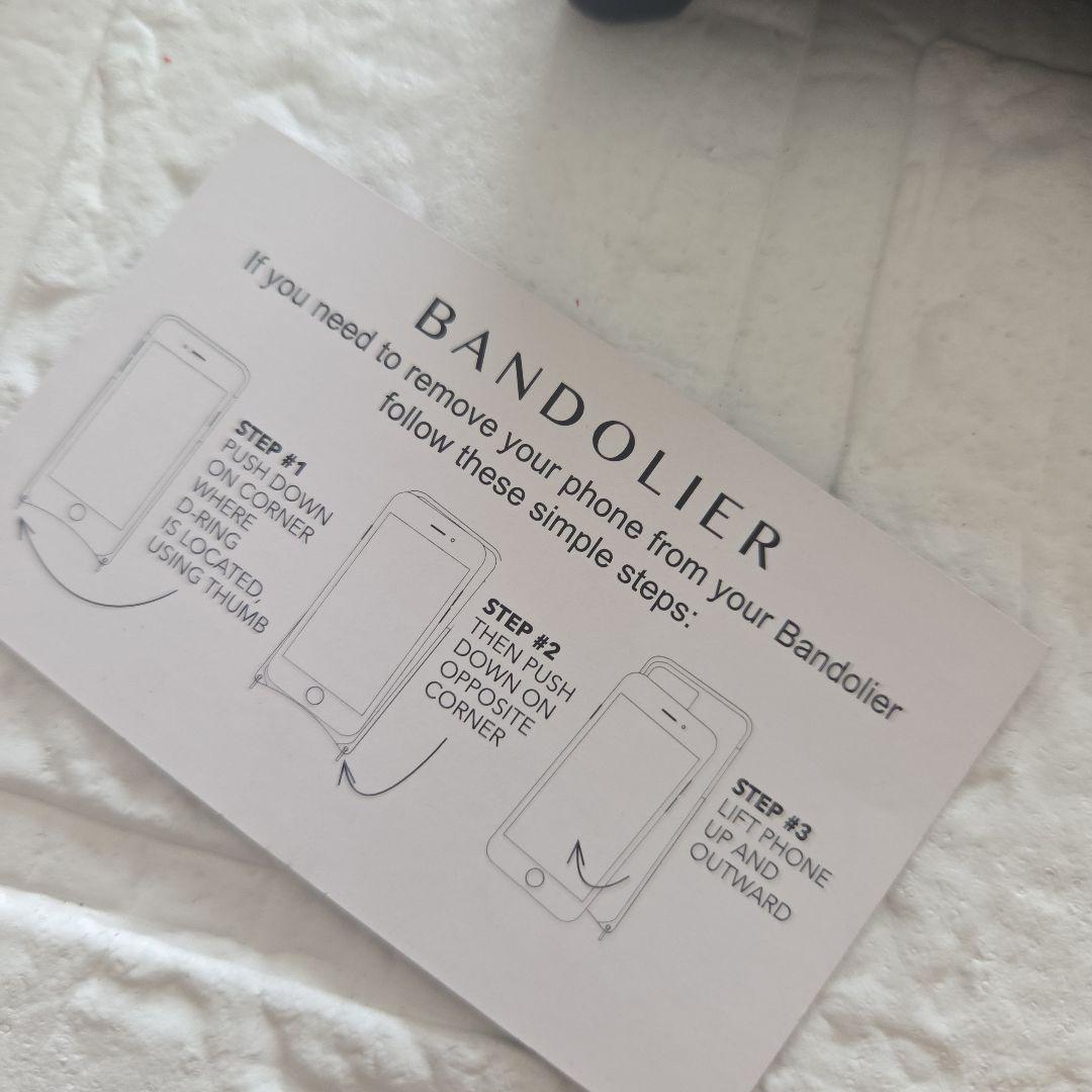 バンドリヤー　BANDOLIER iPhone15　ケース　ショルダー