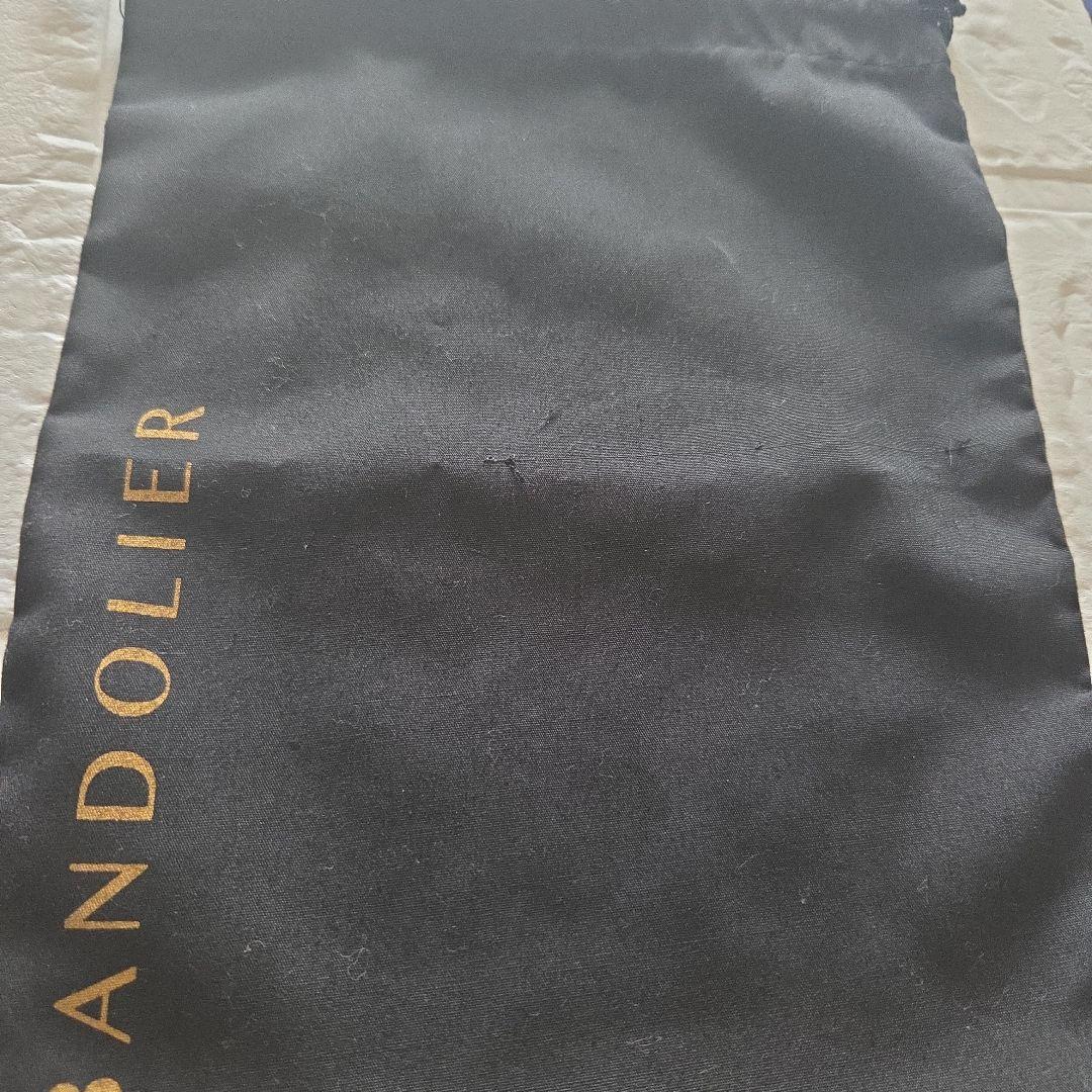 バンドリヤー　BANDOLIER iPhone15　ケース　ショルダー