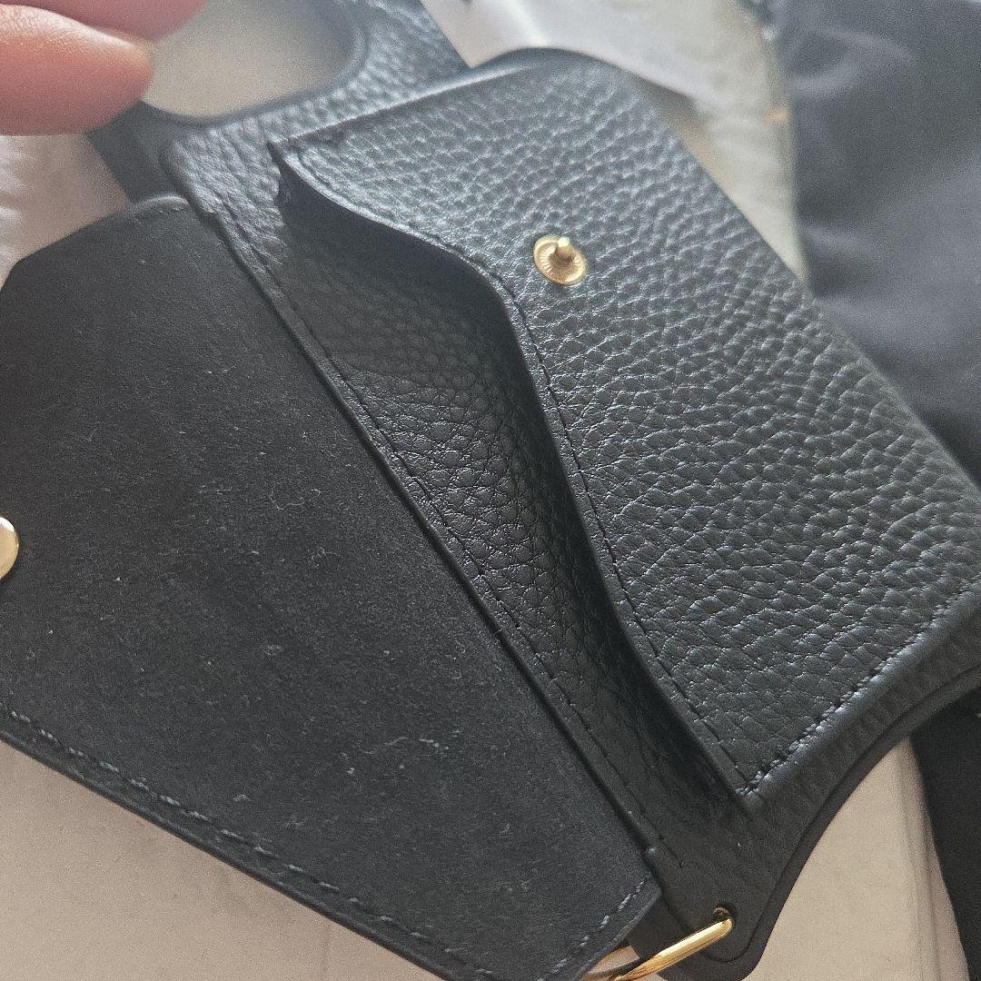 バンドリヤー　BANDOLIER iPhone15　ケース　ショルダー