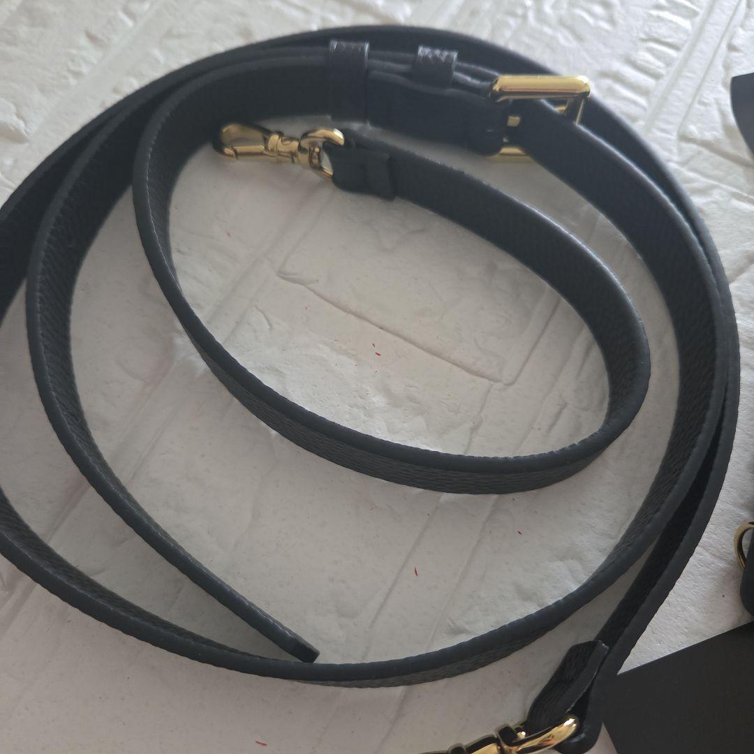 バンドリヤー　BANDOLIER iPhone15　ケース　ショルダー