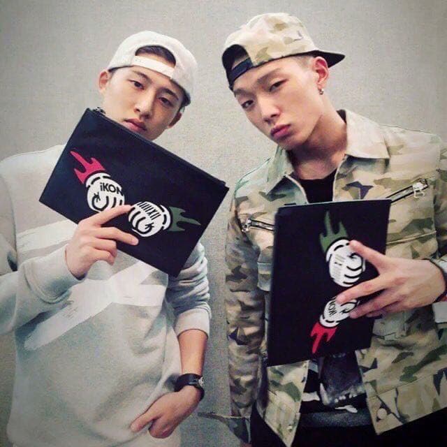 iKON クラッチバッグ