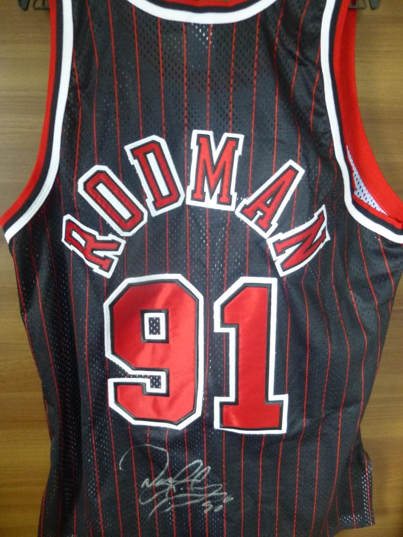 保証書付き　直筆サイン入りユニフォーム デニス・ロッドマン NBA シカゴブルズ