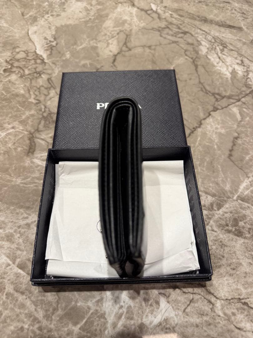 【激レア】 PRADA ブラック 二つ折り財布