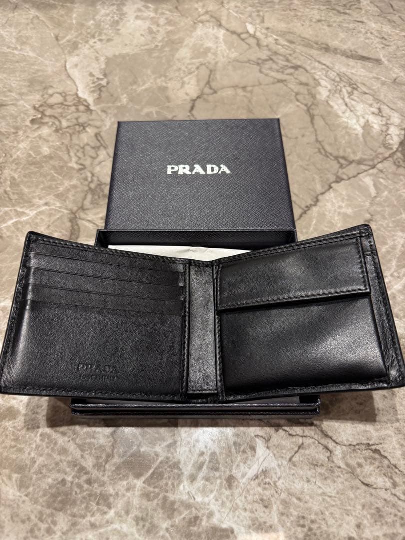 【激レア】 PRADA ブラック 二つ折り財布