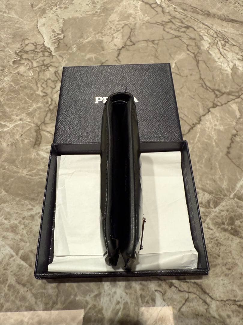 【激レア】 PRADA ブラック 二つ折り財布