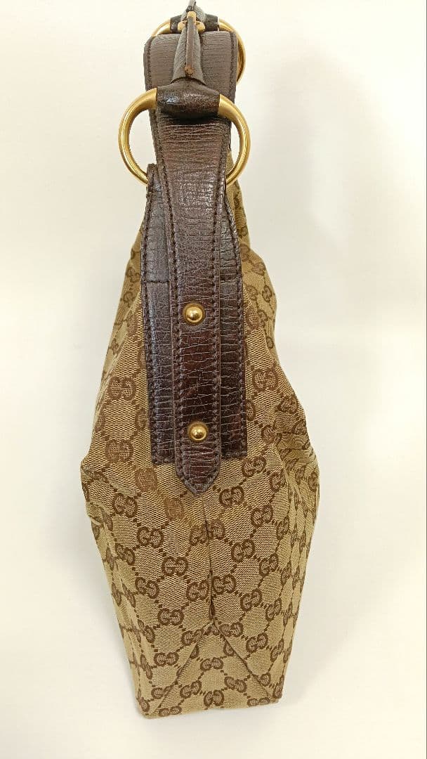 GUCCI　バッグ　ワンショルダーバッグ　肩掛け　ハンドバッグ　GGキャンバス