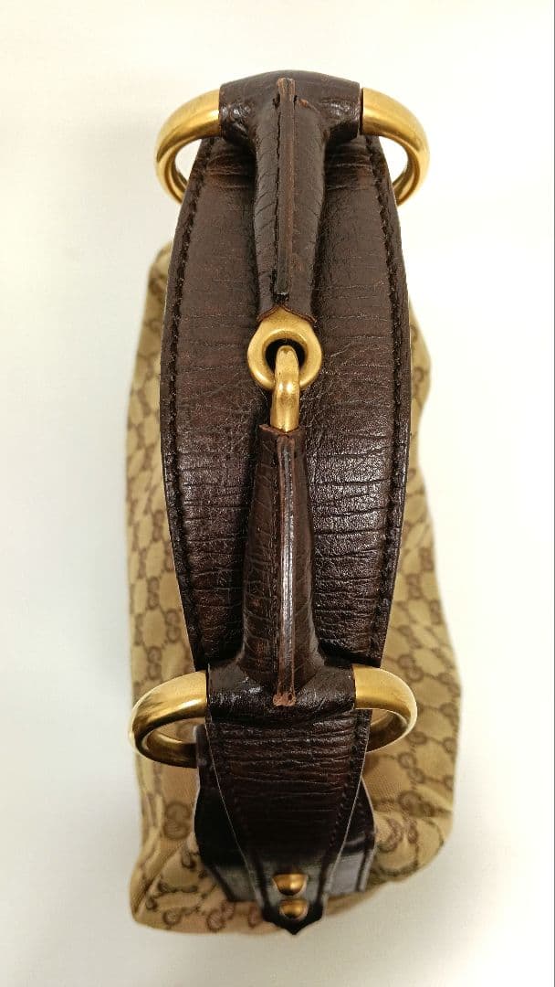 GUCCI　バッグ　ワンショルダーバッグ　肩掛け　ハンドバッグ　GGキャンバス
