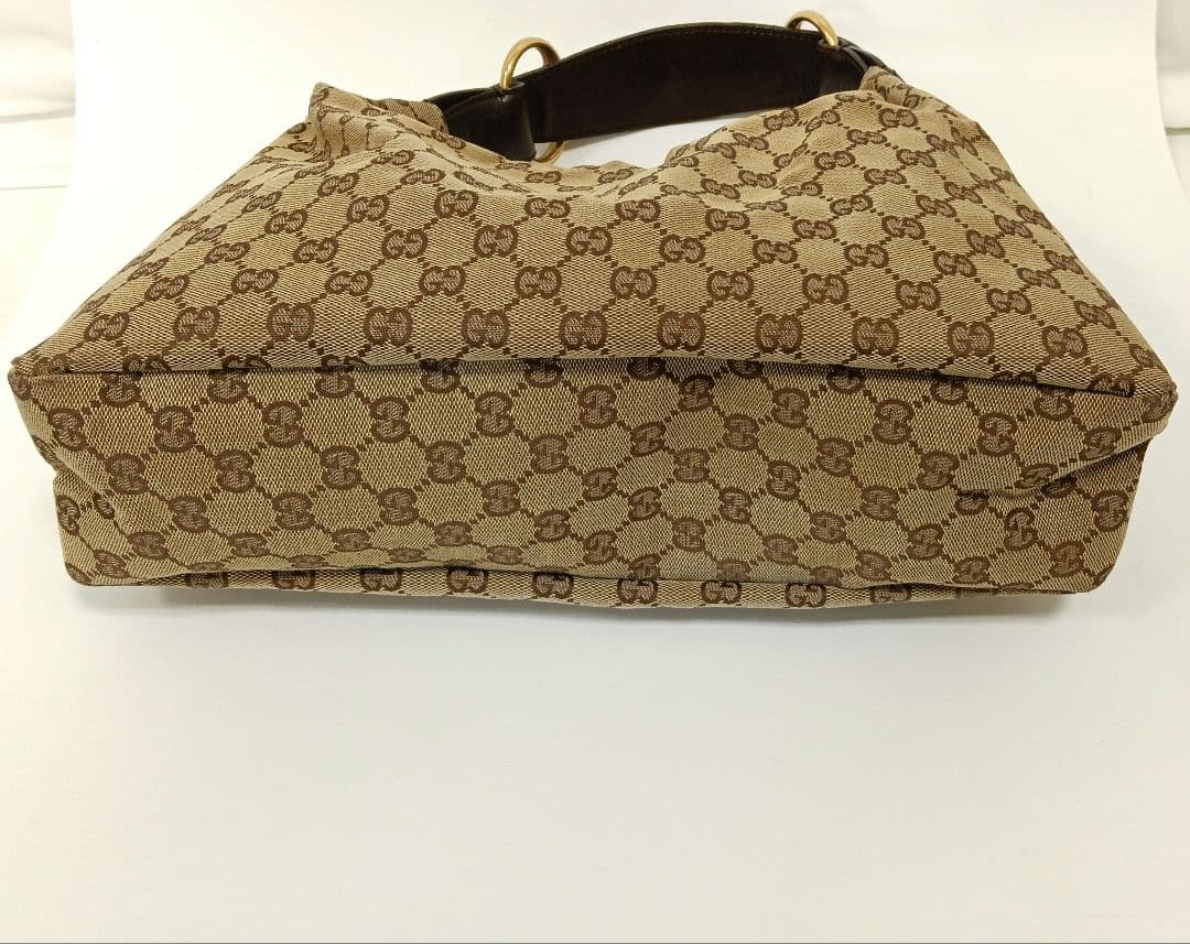 GUCCI　バッグ　ワンショルダーバッグ　肩掛け　ハンドバッグ　GGキャンバス
