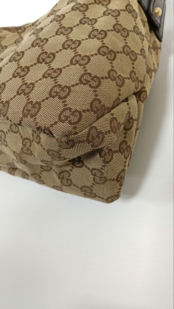 GUCCI　バッグ　ワンショルダーバッグ　肩掛け　ハンドバッグ　GGキャンバス