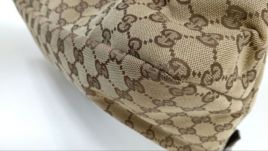 GUCCI　バッグ　ワンショルダーバッグ　肩掛け　ハンドバッグ　GGキャンバス