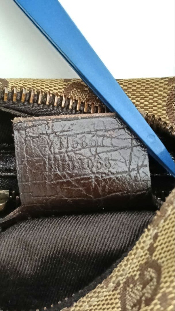 GUCCI　バッグ　ワンショルダーバッグ　肩掛け　ハンドバッグ　GGキャンバス